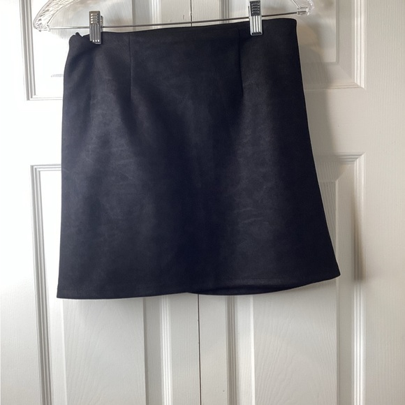 French Kiss Woman Back Suede Skirt Sz M - Picture 2 of 3